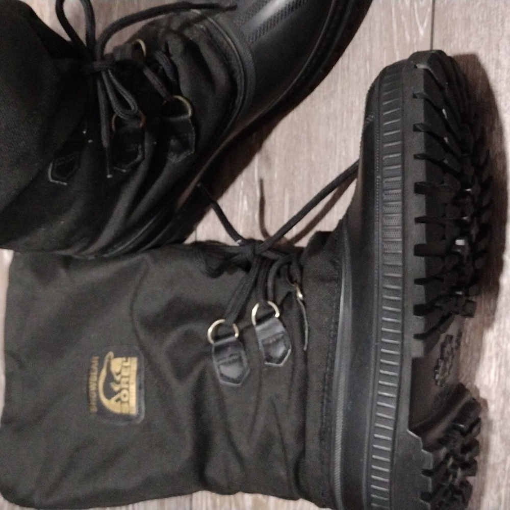 Sorel Snow Bear mens calf high winter boots with liner. Size 9